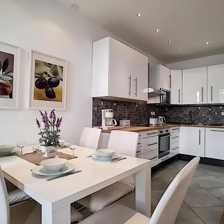Nestor&jeeves - Provence Terrasse - - By Sea - South Terrace Appartement