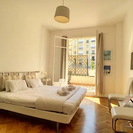Nestor&jeeves - Provence Terrasse - - By Sea - South Terrace Appartement *